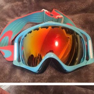 Lightly used Oakley snowboard / ski goggles